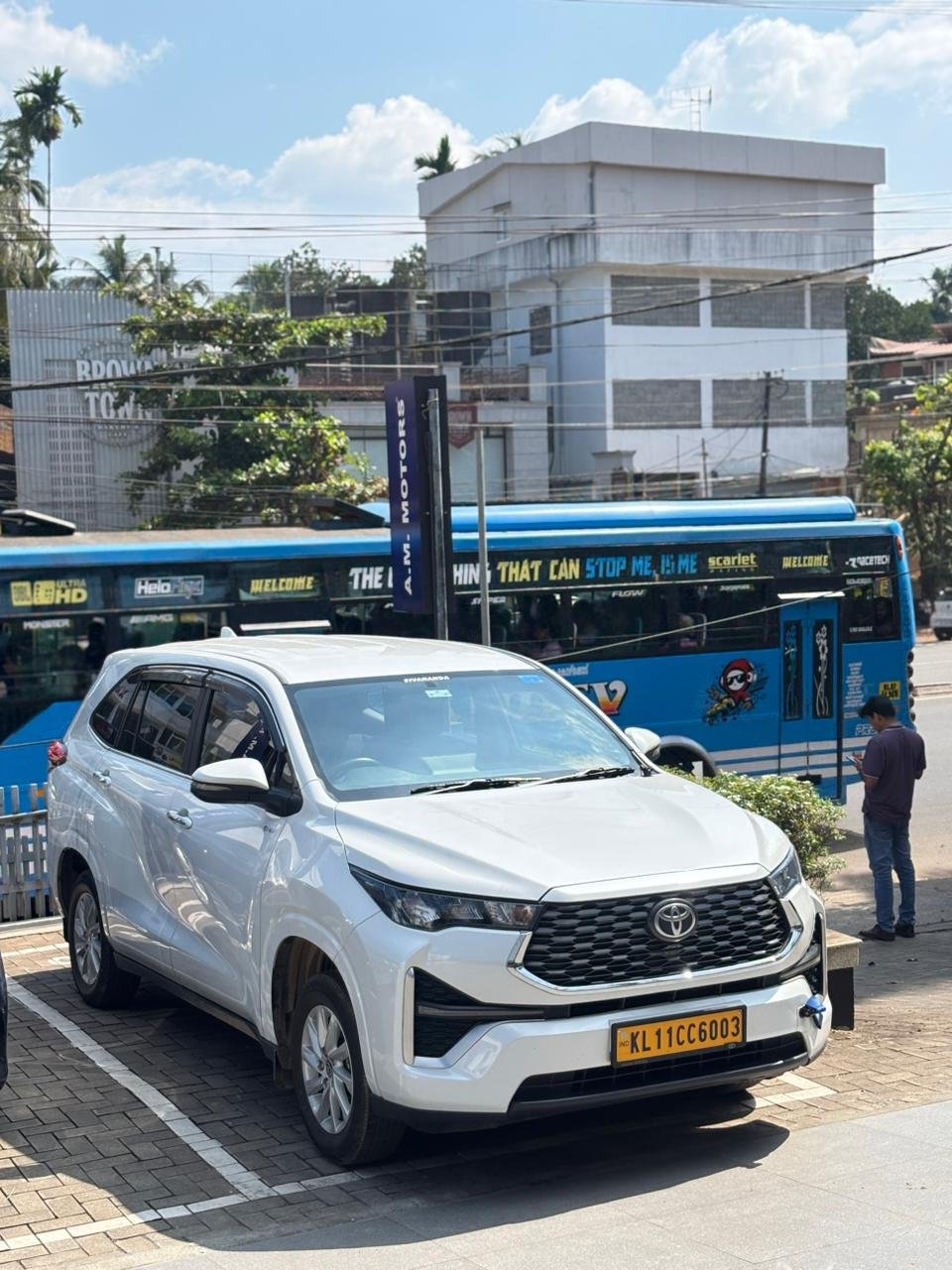 Toyota Innova Hycross